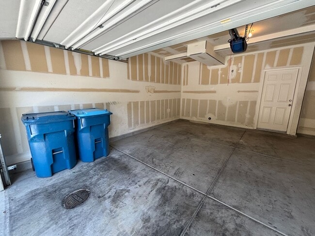 Photo - GUARD GATED 3 BED 2.5 BATH 2 CAR GARAGE TOWNHOUSE w/ 3 FLOORS