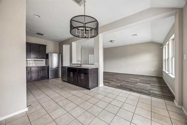 Photo - 5505 Bonneville Bend