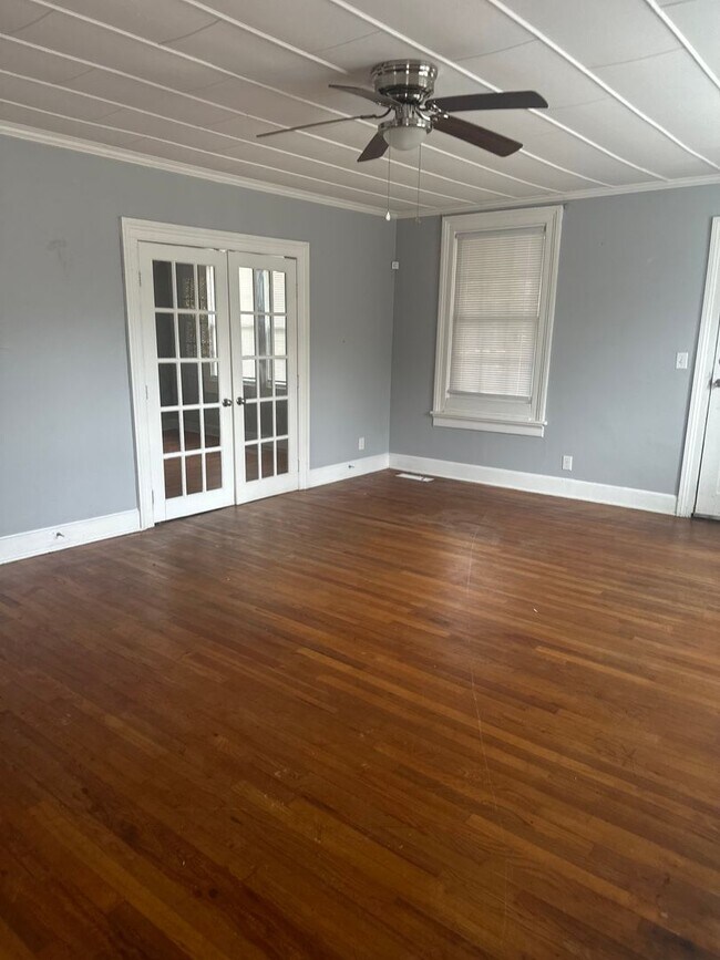 Photo - 536 Heard Ave