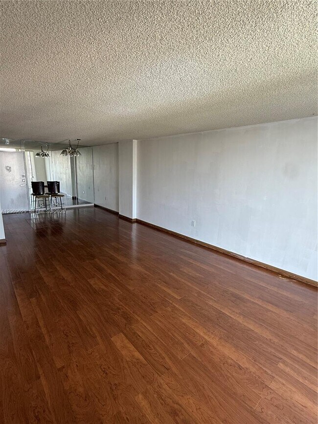 Photo - 2801 NE 183rd St Unidad 1914W