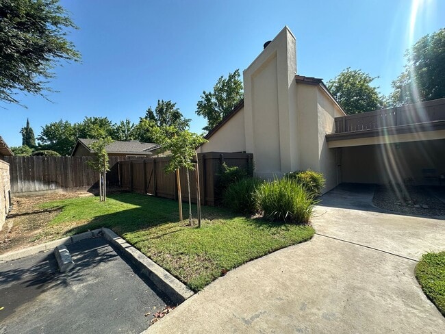 Building Photo - COL370 Unit 1