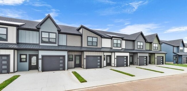 Building Photo - 305 Jonathan Wade Cir