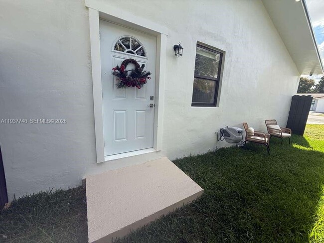 Building Photo - 10785 SW 26th St Unit A