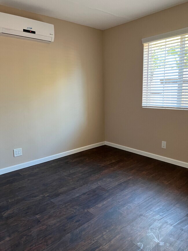 Photo - 1440 Bassett Dr