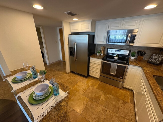 Photo - 7850 E Camelback Rd Unidad 109