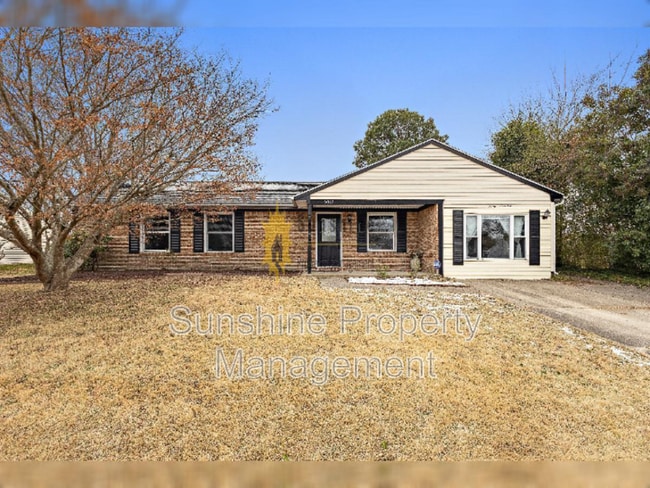 Photo - 3017 Camelot Blvd House
