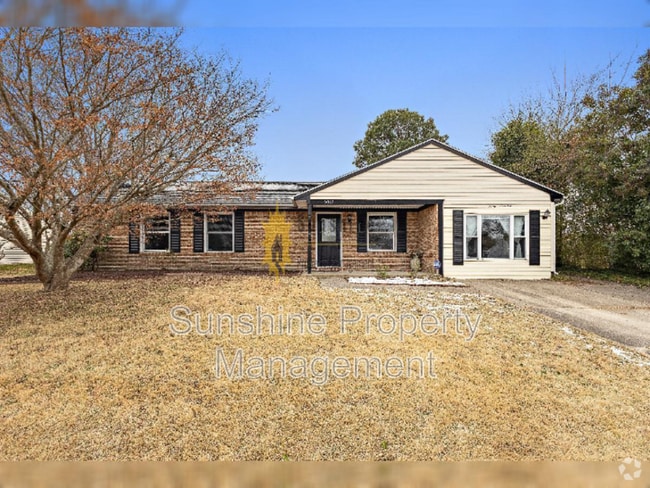 Building Photo - 3017 Camelot Blvd Rental