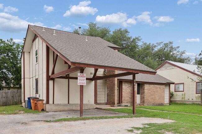 Photo - 6803 Woodhue Dr