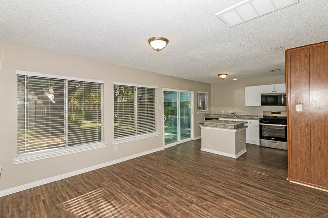 Photo - 8454 Lake Crystal Dr