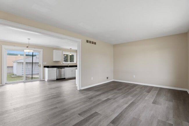 Photo - 41427 Larimore Ln