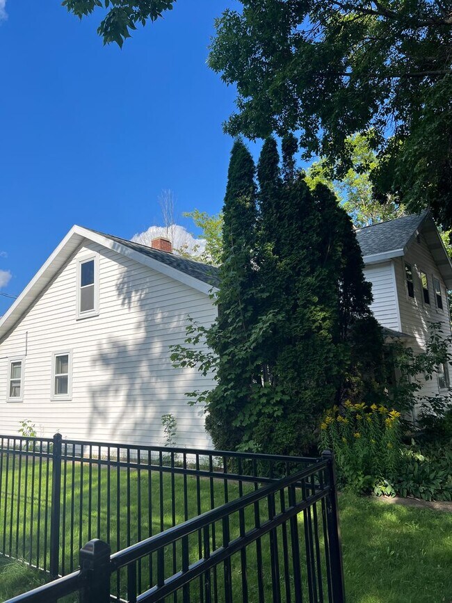 636 Kickbusch St Unit 3