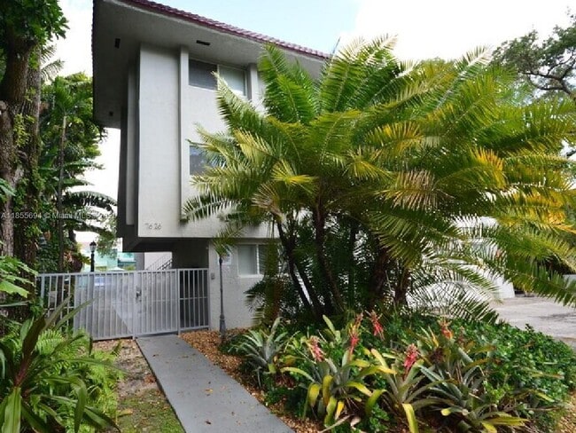 Building Photo - 7626 NE 6th Ct Unit 9 Rental