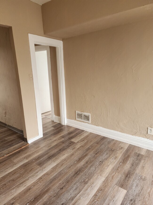 Photo - 400 Russellwood Ave Unidad 5