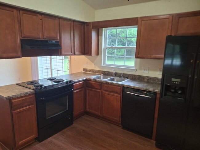 Photo - 208 Finishing Ln