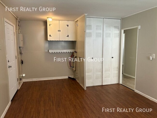 Photo - 1498 Elaine St