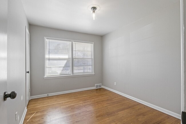 Photo - 1909 NE 52nd St