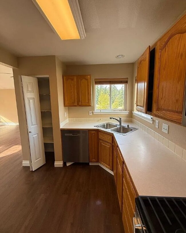 Photo - Large 6-Bedroom Home in Samish with a Fenced Yard