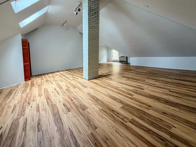 Building Photo - 176-182 Elmwood Ave Unit 1