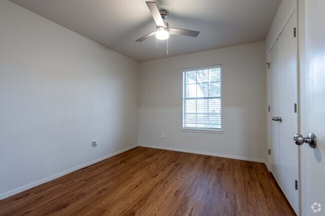 1BR, 1BA - 600SF - Bedroom