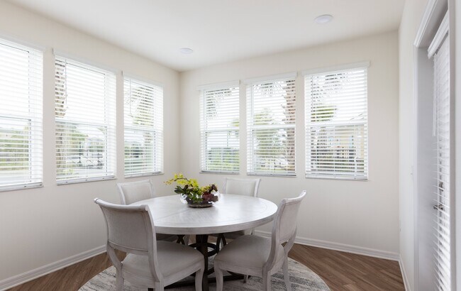 The Oaks on the Lake Upscale 55+ Apartments