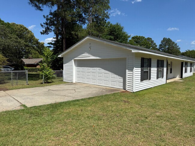 Photo - 1501 Main St