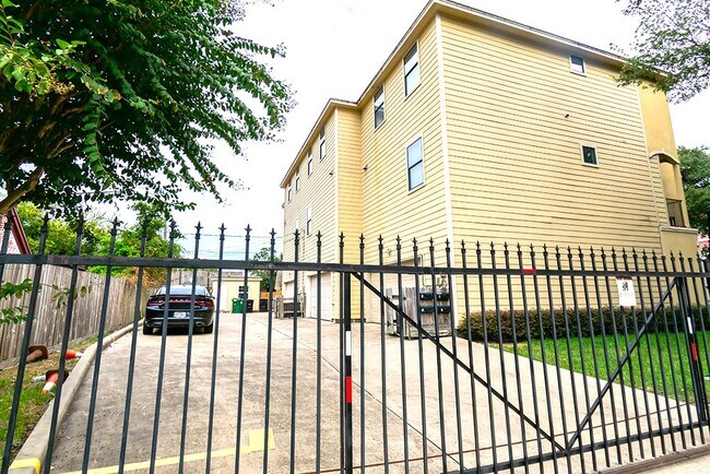 Photo - 2919 Rosewood St Unit A