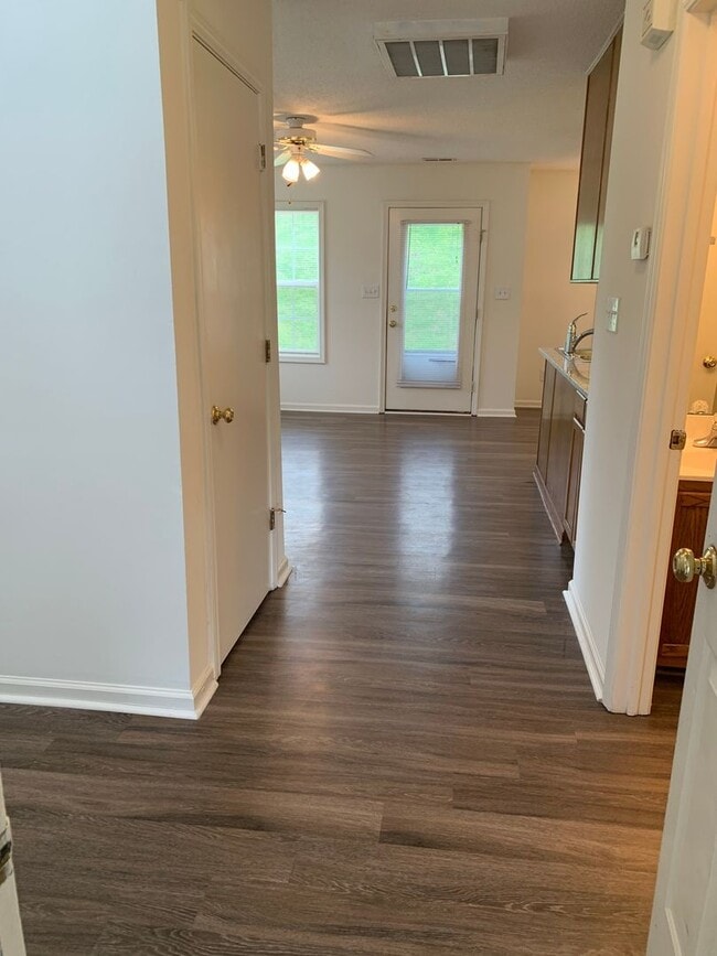 Photo - 113 Springwood Ln