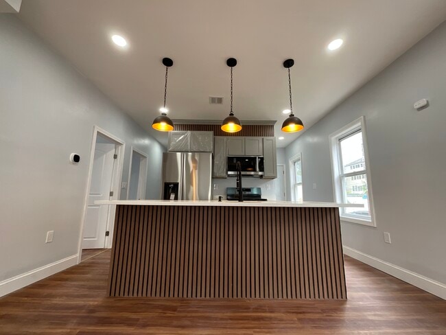 Building Photo - 17 Pattison St Unit 3