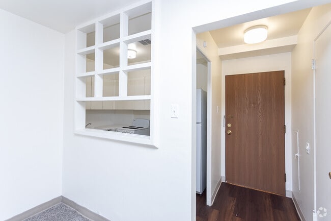 1BR, 1BA - 580SF - Kitchen