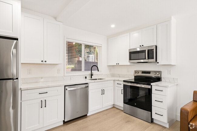 3BR, 1BA - 692SF - Kitchen - 12 Panoramic