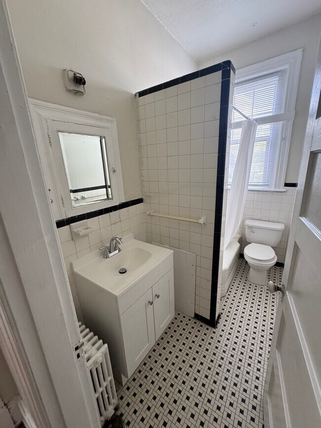 Bathroom, 3BR