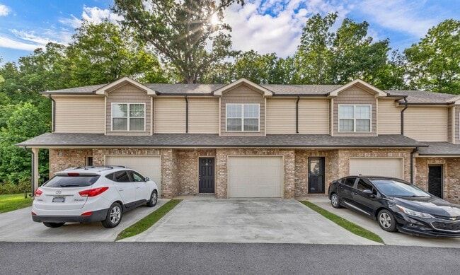 Building Photo - Exit 11 Sango!! Perfect Nashville Commuter... Rental
