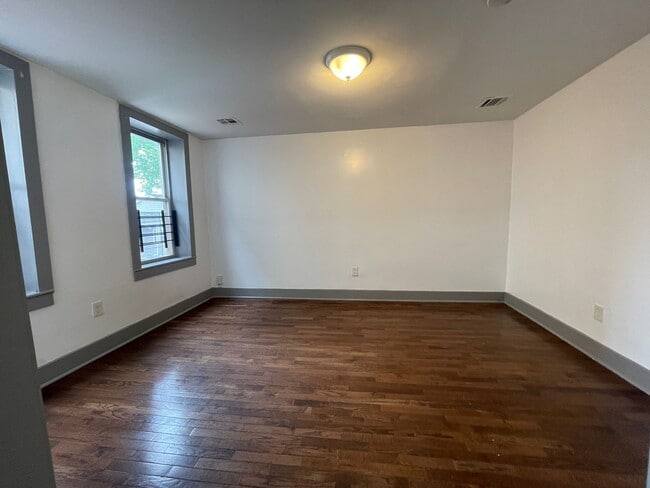 231 Martin Luther King Dr. 2 - 229 Martin Luther King Jr Dr Unidad 2