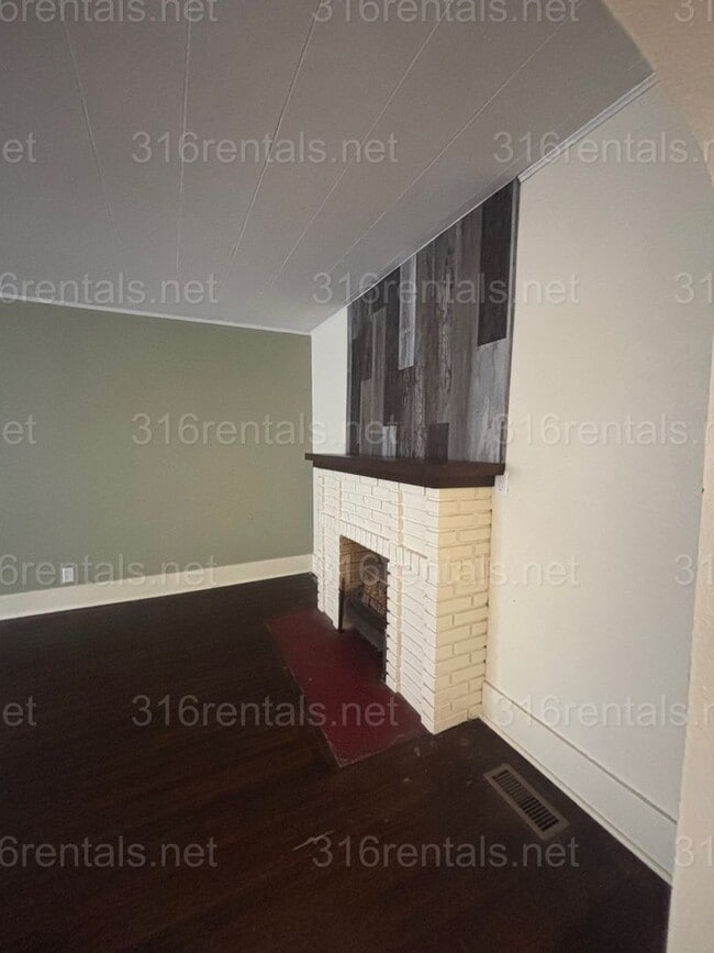 Photo - 3 bed 1 bath available NOW!
