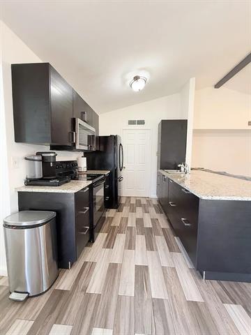 Photo - 4448 Chapman St