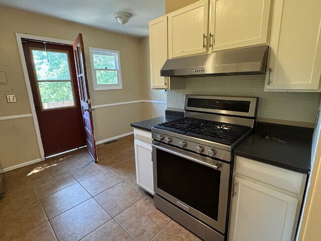 Photo - 1280 Linden Ave