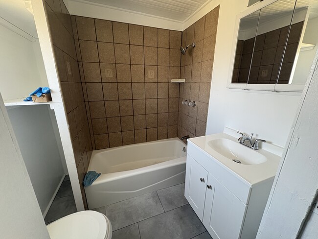 Photo - 563 W Sepulveda St