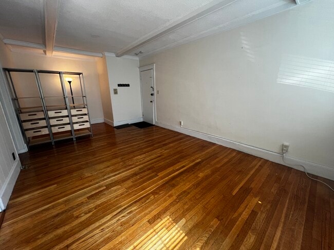 Photo - 124 Sutherland Rd Unit 1