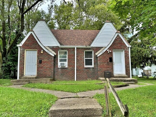 Building Photo - 1464 N Gladstone Ave