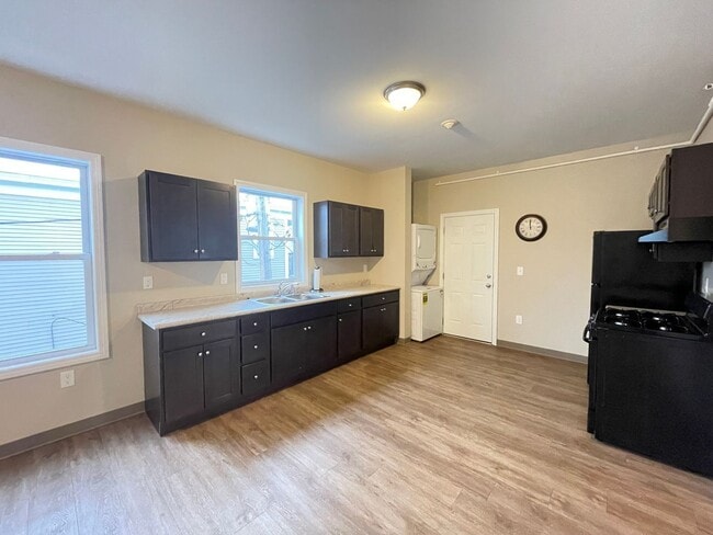 Photo - 463 Beech St Unit 3