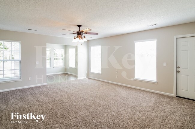 Photo - 335 Seneca River Dr