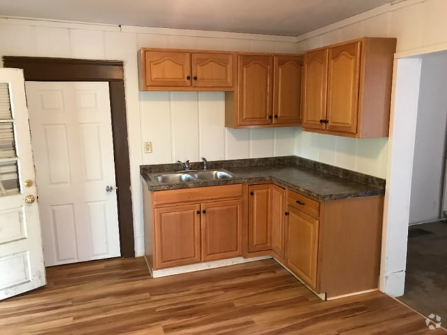 Building Photo - 1210 Gomber Ave Rental
