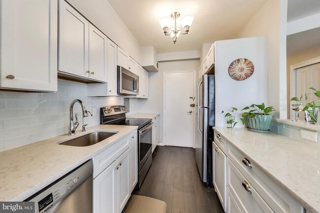 Photo - 4740 Connecticut Ave NW Unit 906