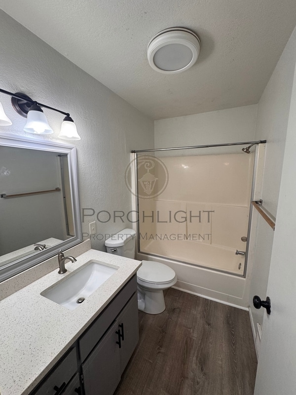 Photo - 1313 Main St