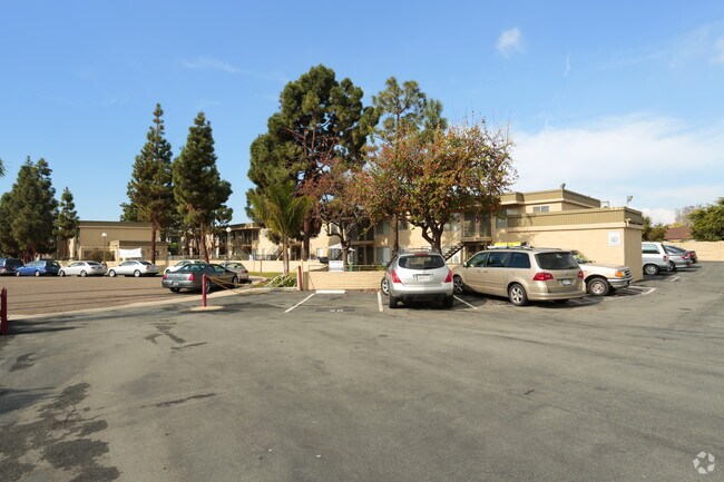 ShawnwoodForestApartments - Shawnwood Forest Apartments