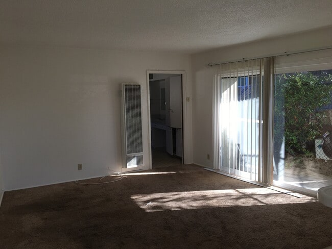 Building Photo - Pasado Unit B