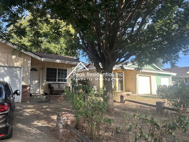 Photo - 2715 La Loma Dr