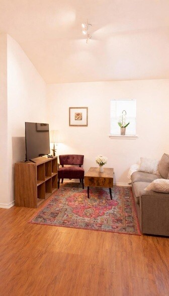 Photo - 4508 Bennett Ave Unidad B