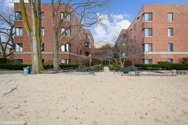 Photo - 1224 W Chase Ave