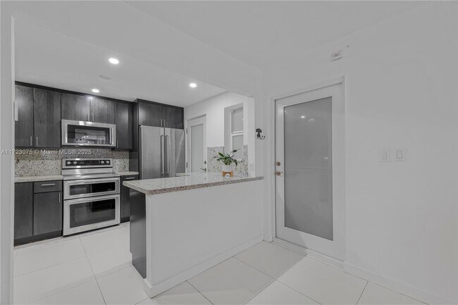 1662 Lincoln Ct Unit 207